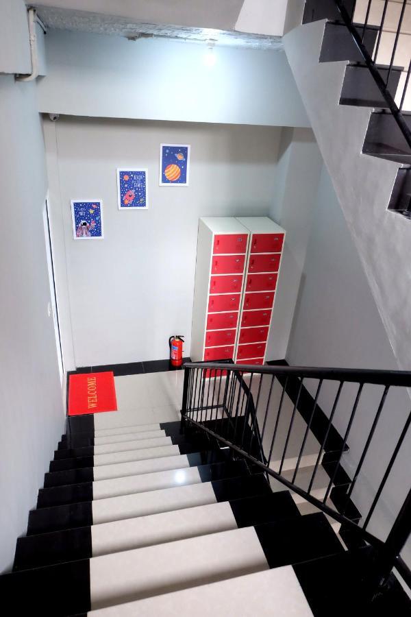 Reddoorz Hostel @ Capsule Inn Медан Экстерьер фото