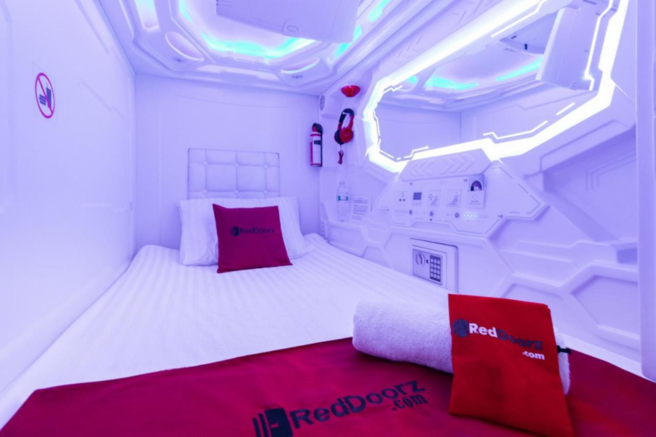 Reddoorz Hostel @ Capsule Inn Медан Экстерьер фото