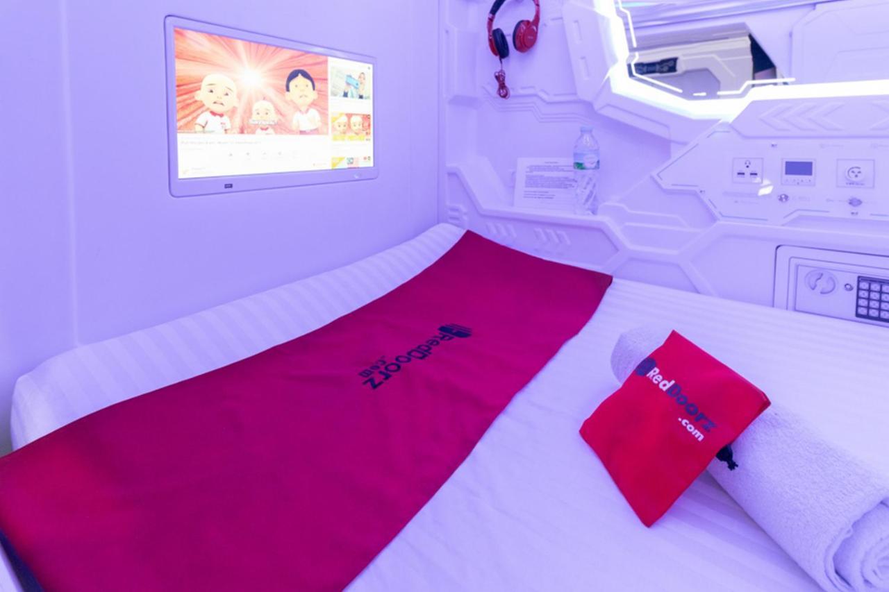 Reddoorz Hostel @ Capsule Inn Медан Экстерьер фото